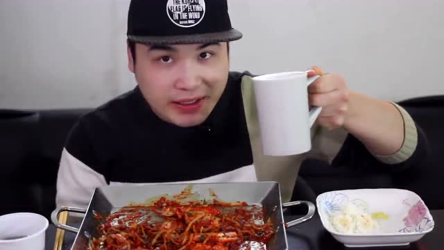 韩国吃播大胃王donkey吃螃蟹饭,水牛喝水都赢不了你!
