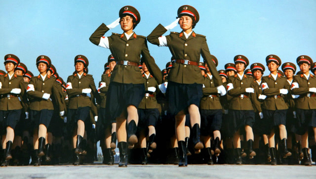越南女兵阅兵大长腿整齐划一,网友直呼太美!