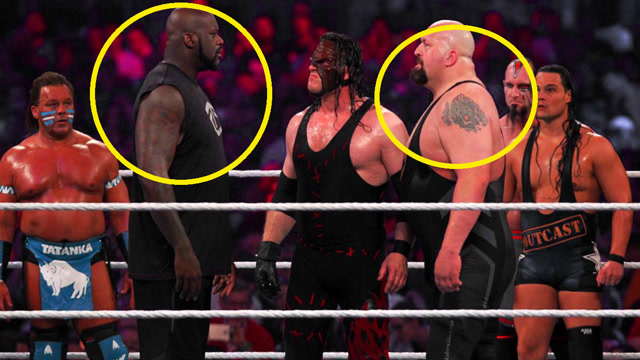 大秀哥联合奥尼尔暴摔面具kane,被巨石强森抱起重摔!