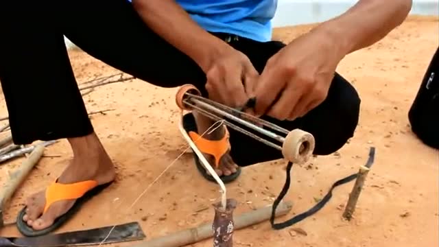 外国农村小伙100%成功率的捕鸟机关!