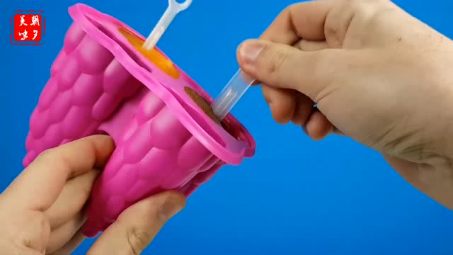 汽水与彩虹糖的完美结合,做出的雪糕味道一级棒