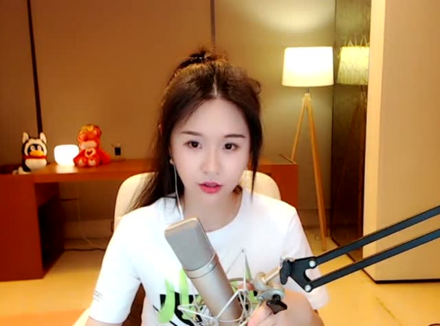 网红阿冷翻唱《男人花》男人也是一朵花,也害怕风吹雨打