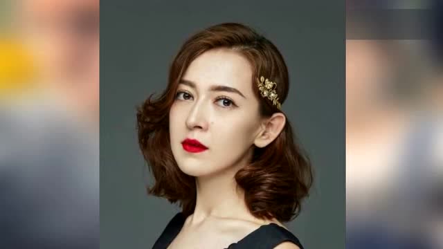 尼格买提微博晒一家三口合照,妻子好美,何岩柯说儿子更帅些
