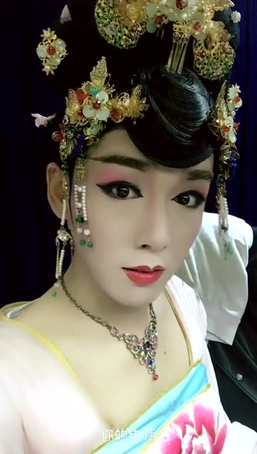 反串演员有一个好处就是可以尬演任何角色