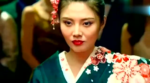 原来《澳门风云3》里的筛盅女王是大哥老婆徐冬冬,硬气十足