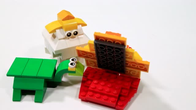 乐高积木玩具视频 可以打开的乐高贝壳玩具,组装演示试玩视频