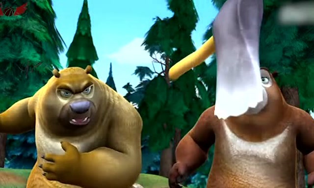 熊出没 :熊二用斧头打穿着护甲的光头强.