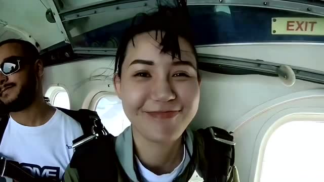 百万锹小安九高空跳伞