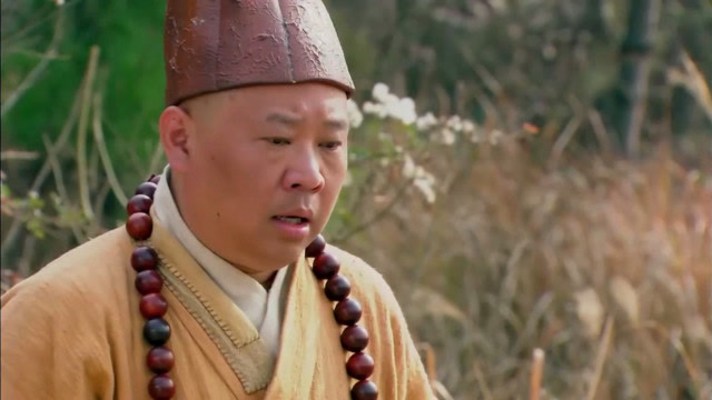 济公传:心情大好的道济变装为戏子唱着戏,结果皇帝等人枫纷纷晕倒