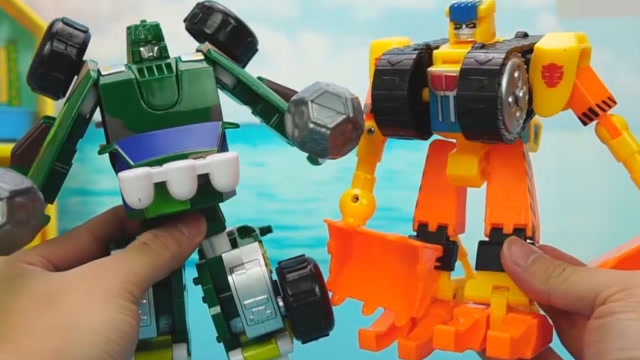 益智启蒙玩具,机车族的冲击波和力霸天变形,提高宝宝创意思维