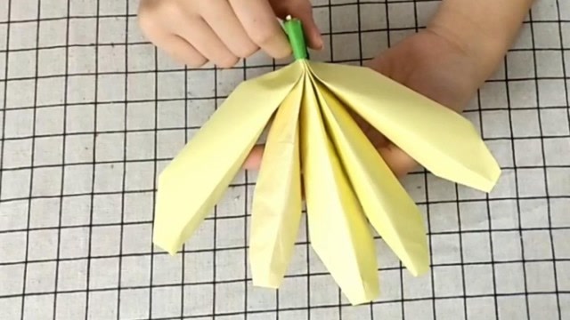 趣味手工折纸:教你折香蕉,宝妈们快和宝宝动起手来吧