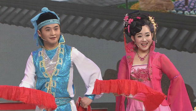 二人转《西厢观画》小夫妻唱的太好听,观众听的真过瘾!