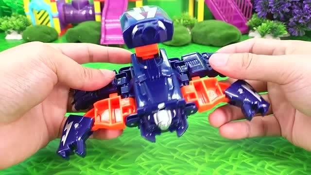 神秘魔方变成炫酷机械兽电光蝎子!