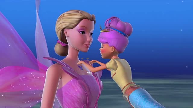 《芭比彩虹仙子之美人鱼公主》黛芬妮给爱丽娜可以许愿的珍珠