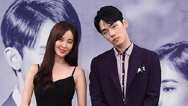 金正贤拒绝徐贤挽胳膊表情傲慢引发网友质疑情商