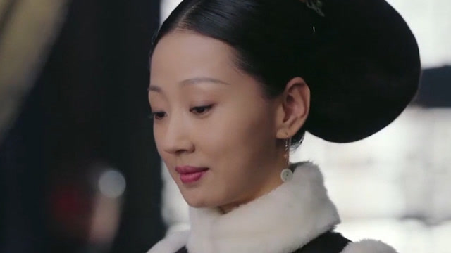 《如懿传》热播,闵春晓出演皇后身边的腹黑宫女"素练"一角