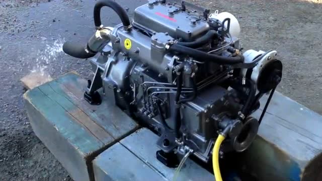 洋马船用柴油发动机启动,声音听起来很舒服