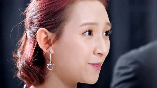 惹上冷殿下:蓝馨雅和司徒枫穿婚纱西服站一起,郎才女貌吗?