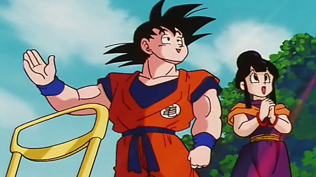 悟空一家三口出去散步,悟空松开了悟饭的童车,悟饭差点出事