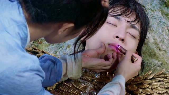 香蜜沉沉烬如霜 第二集就来亲亲 这部戏的尺度有点大