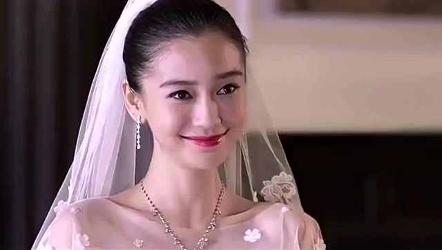 新娘大作战:何静马丽和好,两人同时举行婚礼,穿上婚纱两人好美!