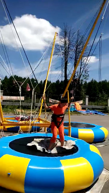 这是小孩的蹦极