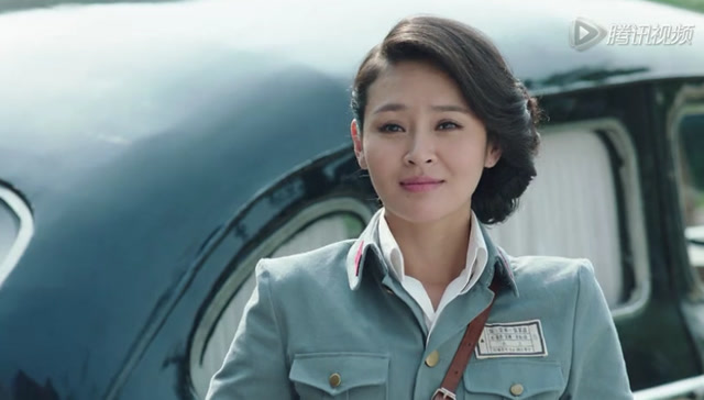 师长向诸位姑娘介绍起了刘委员的身份,让姑娘们赶紧对他进行道歉