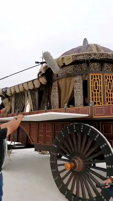 原来古装剧中行驶中的马车是这样拍出来的啊?