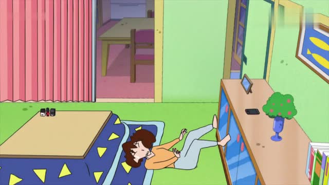 蜡笔小新:妈妈半夜上厕所,爸爸开门直接被吓晕!