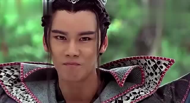 蜈蚣精竟然看上土行孙的老婆,想将她抓走,还好土行孙及时赶到