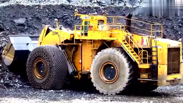 世界最大的装载机勒图尔勒