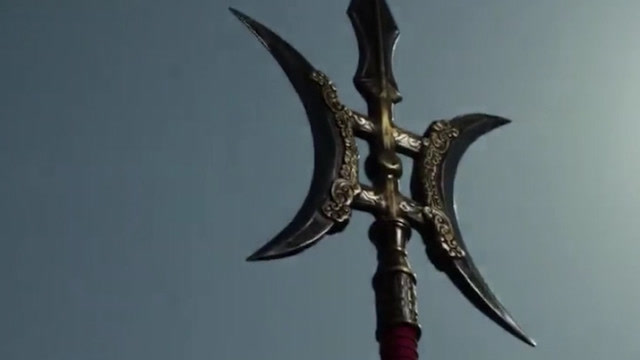 吕布百步穿杨,一箭射中自己的神器,方天画戟