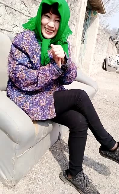 来别人家做客这大姐你真的有诚意么