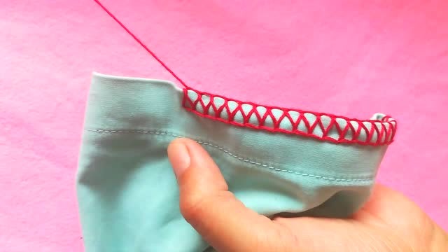 慢动作手工锁出机器边,衣服开线了就这样锁边,非常实用