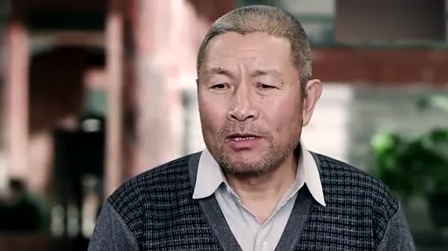 一大爷说二大爷向着娄晓娥,二大爷顿时怒了,拉着老伴就要走