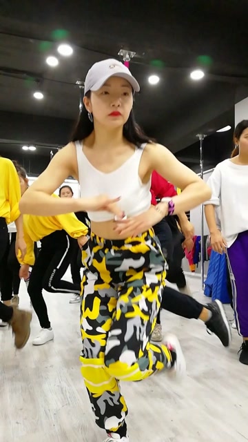 蓉蓉老师爵士课勾腿跳!