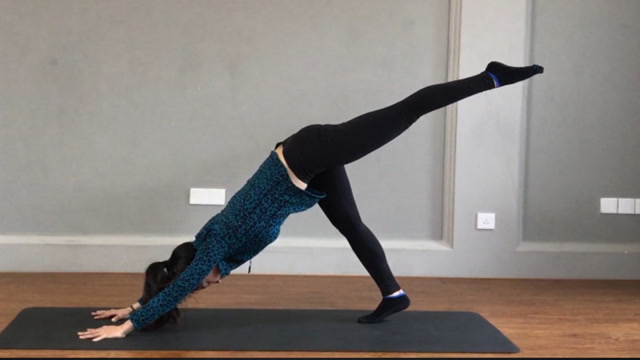 一组动感瑜伽动作,燃爆你的脂肪,帮你锻炼全身,拥有完美身材!