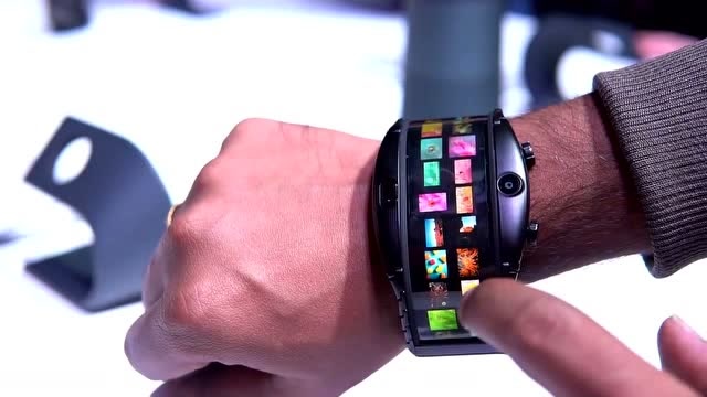 努比亚alpha可穿戴智能手机试玩,以后手机戴在手腕处就可以了