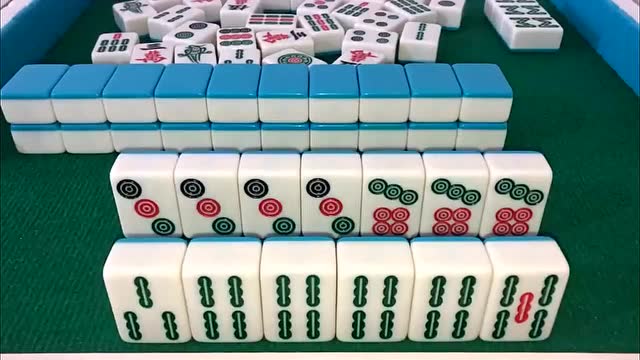 小伙打麻将连开三杠杠上花,牌倒是漂亮,就是四条有点多