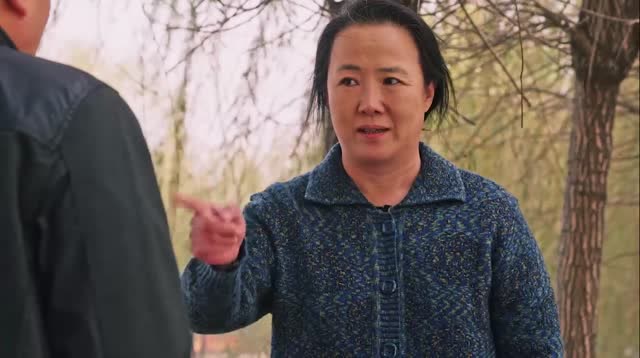 《乡村爱情10》广坤让小梁配合自己的工作,便可保证二人尽快登记