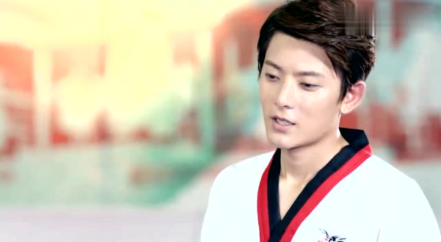 旋风少女:廷皓输给了若白,这态度才是世界冠军的姿态,帅的冒泡