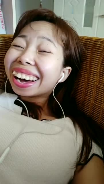 龅牙 妹一首《嘟嘟》唱火了!一夜暴涨300多万粉丝!