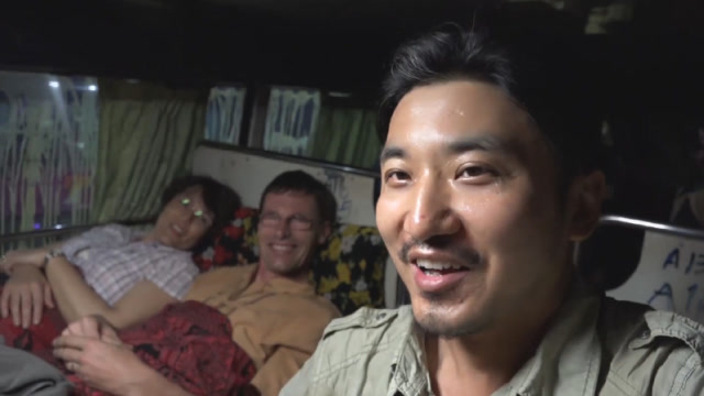 冒险雷探长:雷探长游玩老挝,意外偶遇明星一样的"美女",惊艳!