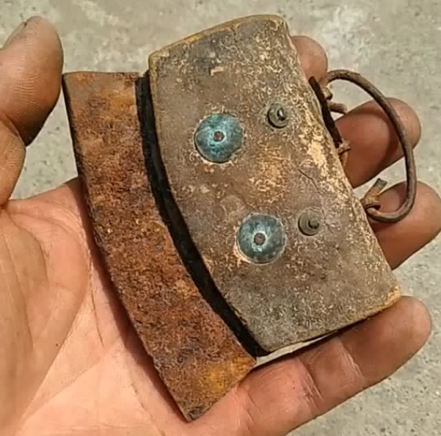 爷爷遗留下来的物品,从各角度瞅了瞅,我果断地扔掉了