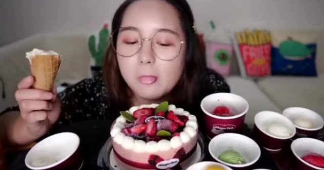 南京胖妞二又500元哈根达斯吃到饱11种冰淇淋吃到嗨