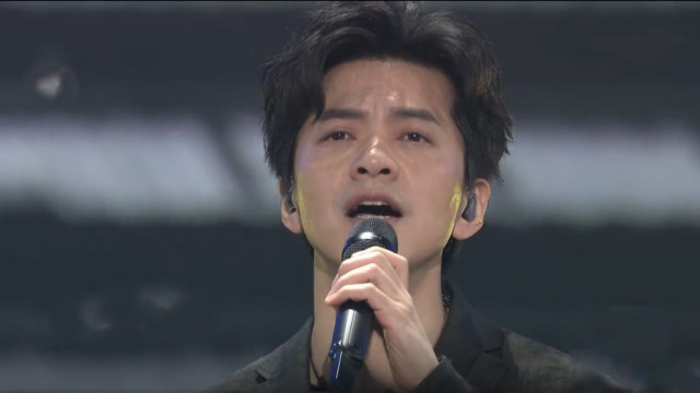 李健魅力演唱《尘缘》仙气十足,打动人心