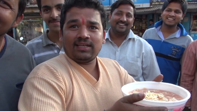 方便面有多美味,印度人为吃它,居然学会用筷子