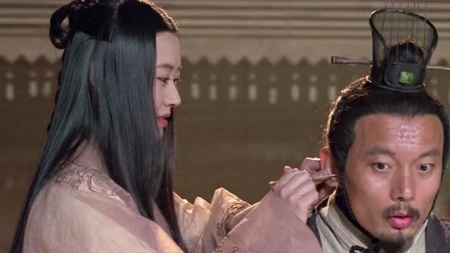 高渐离正在弹琴,栎阳公主突然出现,高渐离瞬间不知所措了!