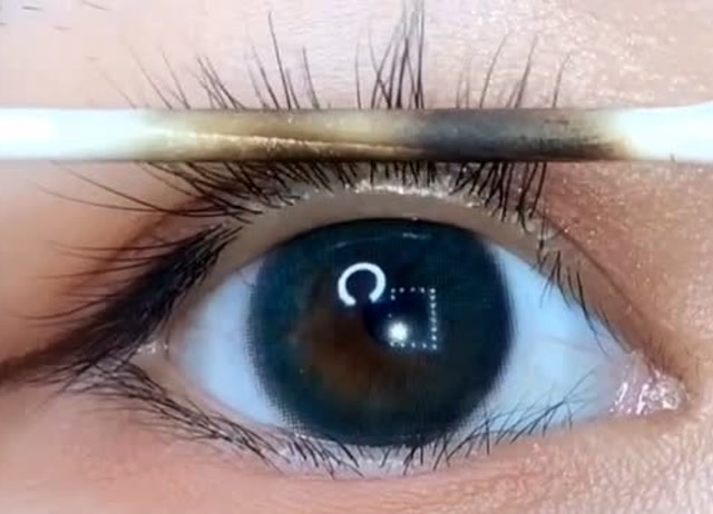 现在的网红真会玩,竟然用棉签烫睫毛,根根分明,超级卷翘