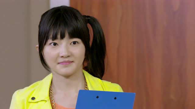 张曼妮在拔牙的时候,还要拍个照片发到网上,还真是多事啊